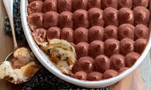 Tiramisù ricetta Benedetta, cremoso e goloso, pronto per essere gustato. Un classico intramontabile.