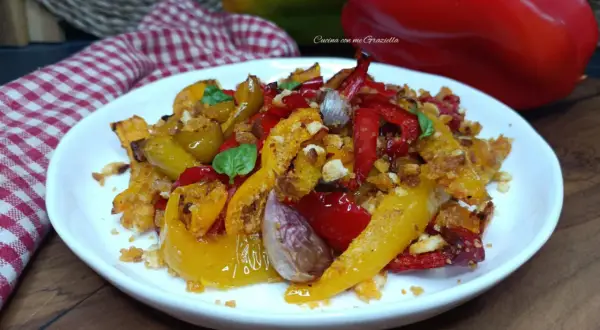 Peperoni gratinati in friggitrice ad aria, un piatto colorato e saporito, con pangrattato croccante e aglio.